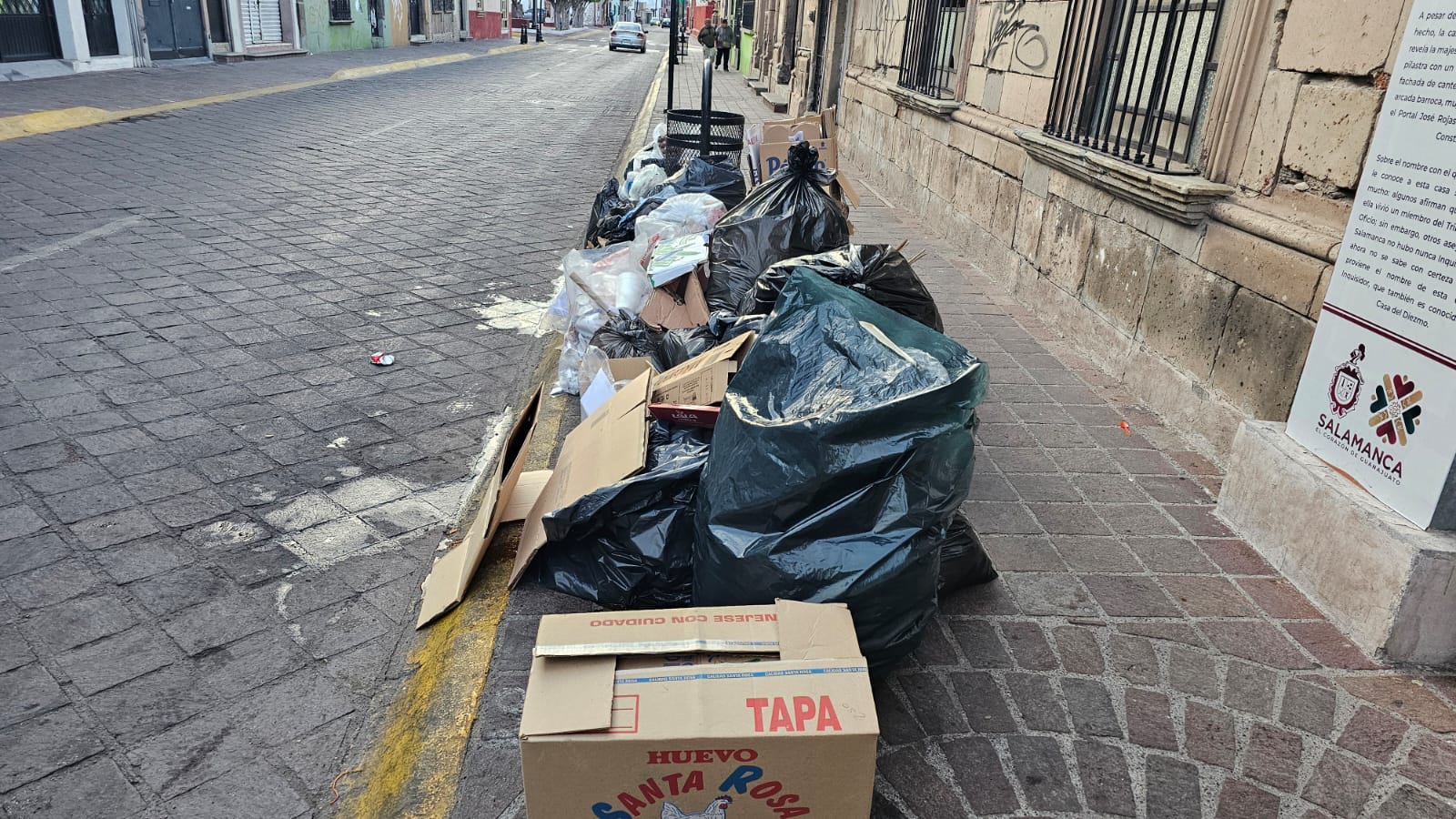 #Salamanca Centro Histórico inundado de basura, llaman a comerciantes y ciudadanos a ser más limpios y ordenados