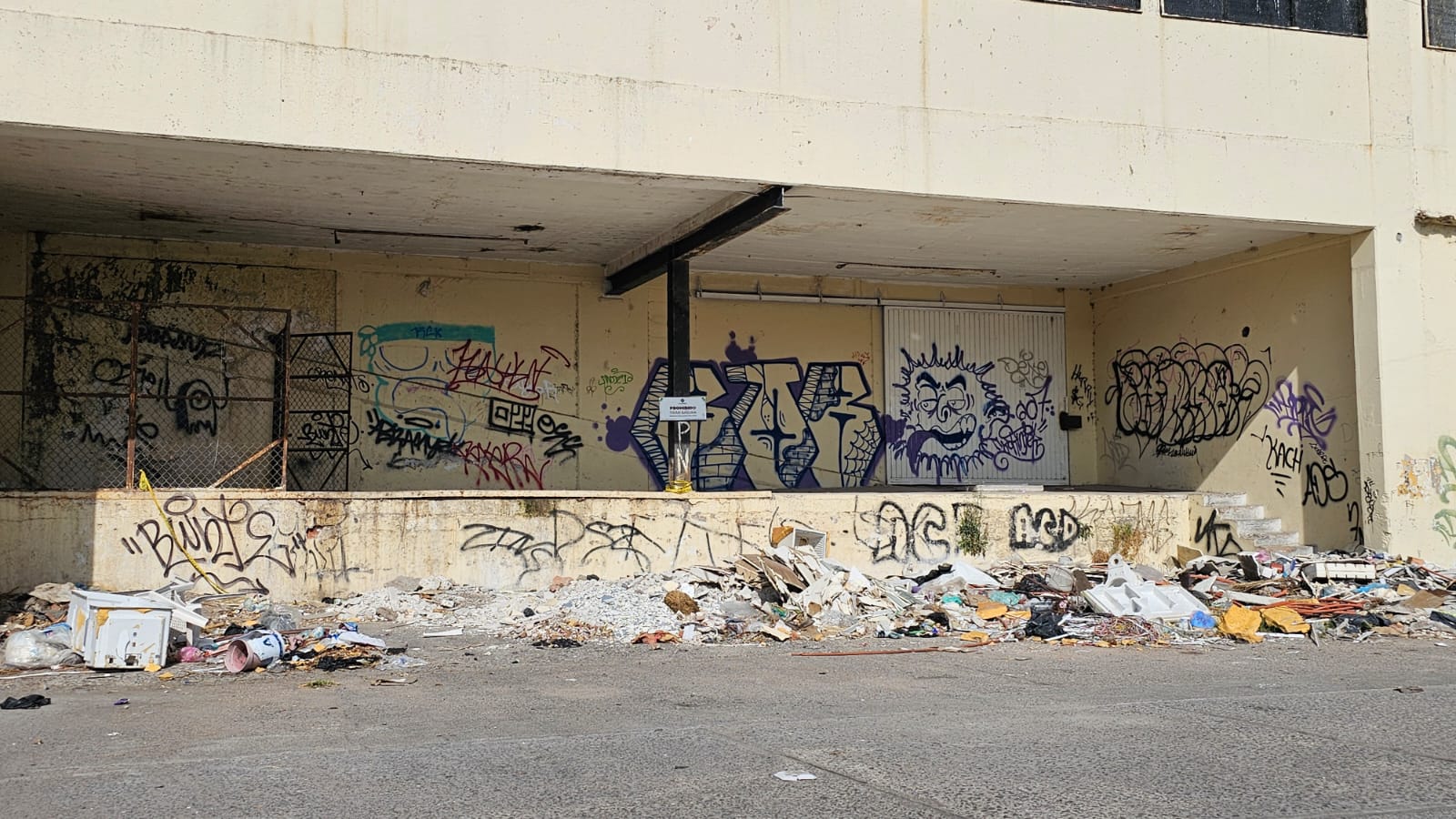 #Salamanca Letreros municipales de «Prohibido tirar basura» son únicamente decoración urbana 