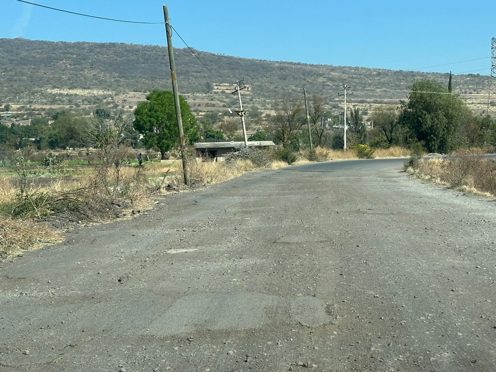 Deterioro en camino estatal afecta conexión entre #Salamanca y #Villagrán