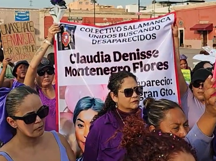 Madre de Claudia Denisse se unió a manifestación feminista en #Salamanca para exigir respuestas por su desaparición en #Villagrán