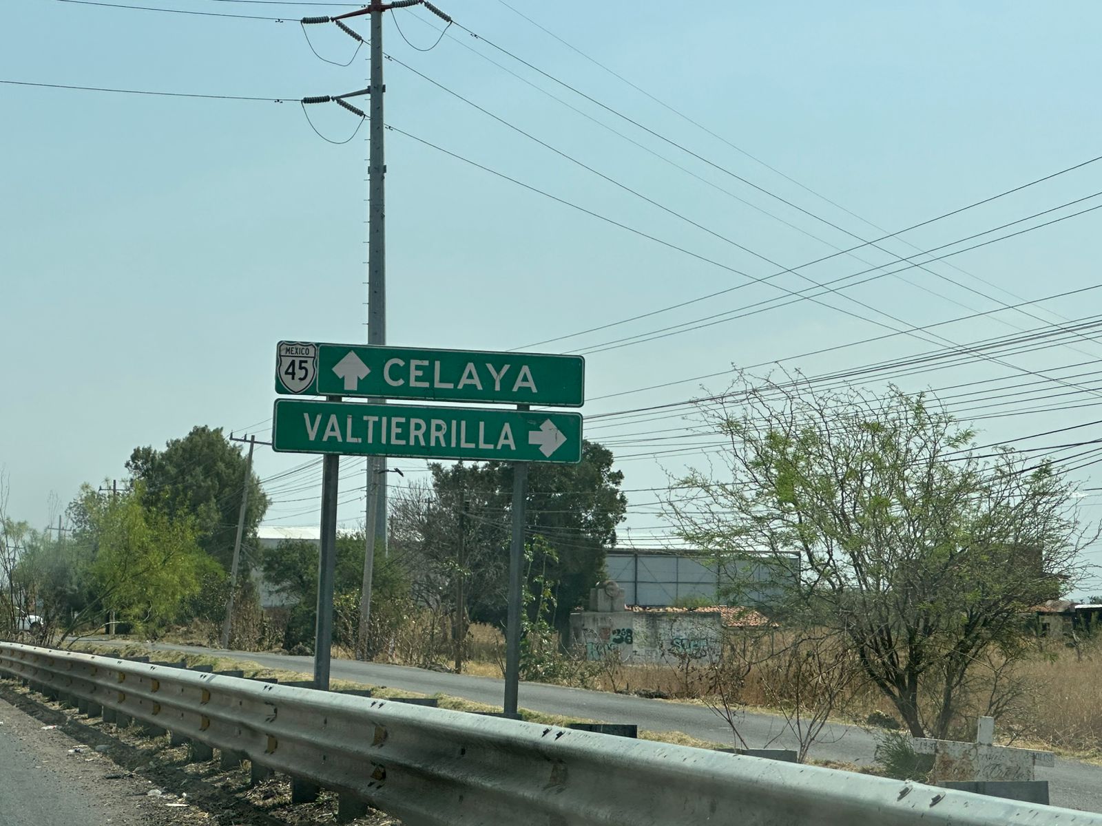 Roban camión de Coppel con violencia cerca de Valtierrilla en #Salamanca