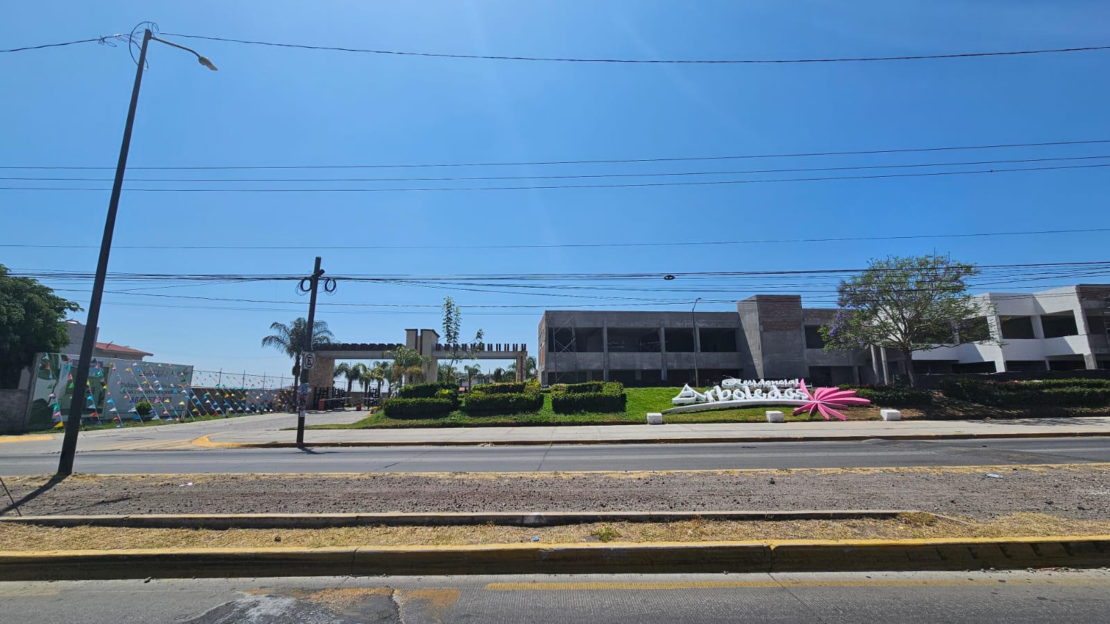 #Salamanca Camioneta robada en Residencial Arboledas tras persecución termina estrellada en comunidad de El Pitahayo