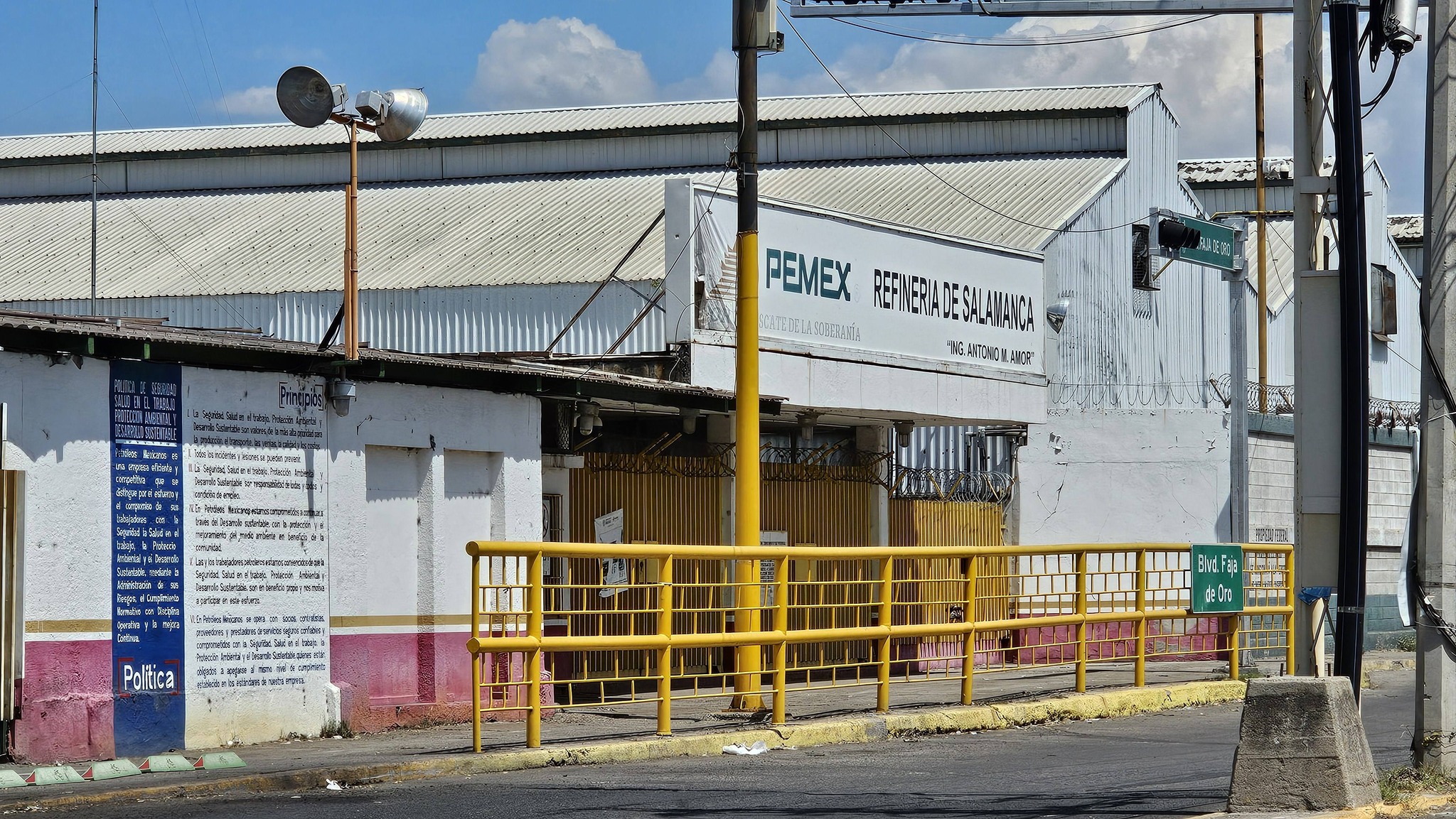 PEMEX asegura que refinería de #Salamanca mantiene operaciones seguras tras incendio externo