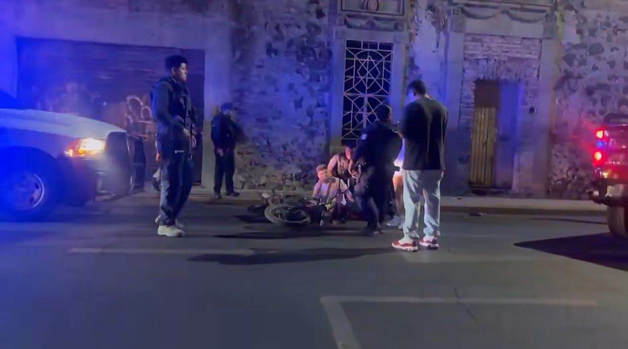 Accidente entre patrulla y motocicleta deja a un joven lesionado en #Salamanca