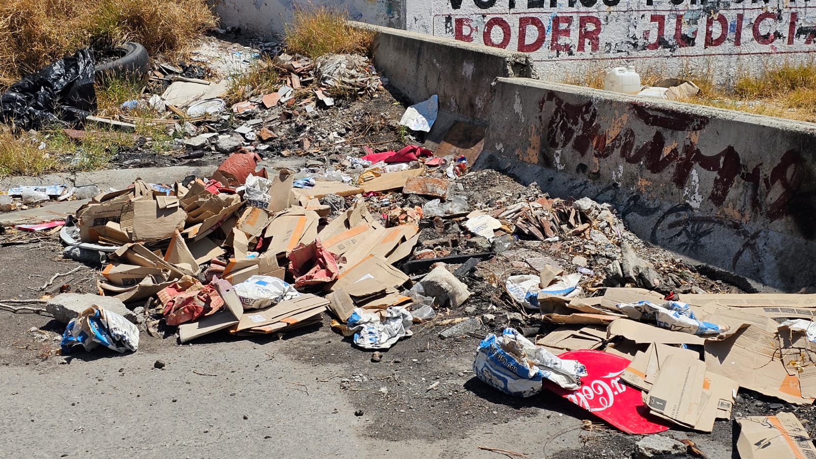 Cerraron la calle por seguridad, pero ya la convirtieron en basurero en Las Estancias, #Salamanca