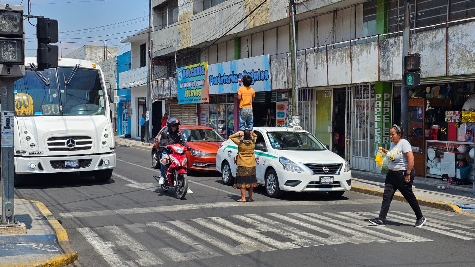 ¿Y el DIF Salamanca? Crece la denuncia por niños trabajando en semáforos de la ciudad