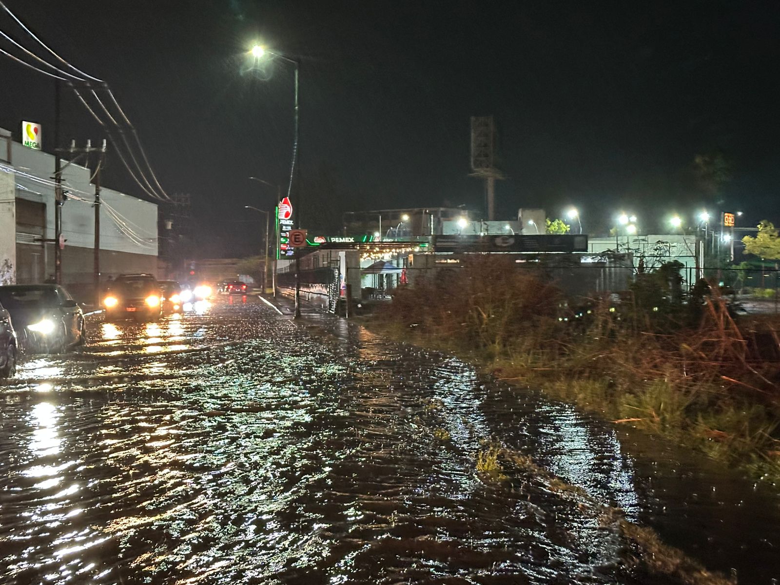 Lluvias dejan fallas en alumbrado público y drenaje en #Salamanca, ciudadanos se preocupan por temporada de lluvias