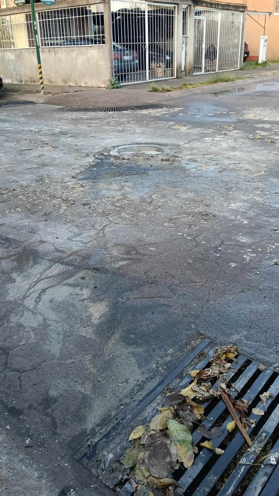 #Salamanca Vecinos de Villa Petrolera denuncian colapso de drenaje y exigen respuesta de CMAPAS