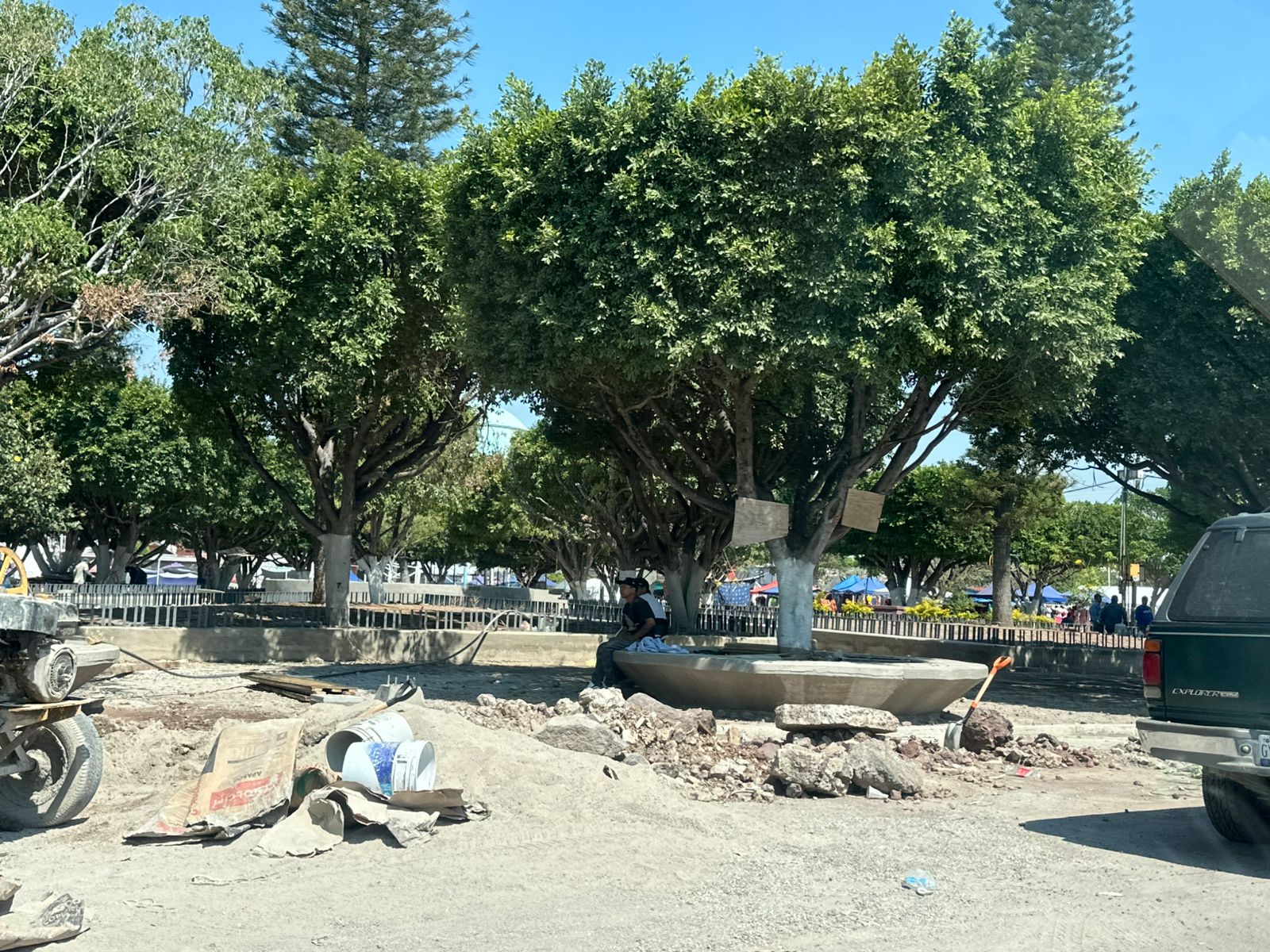 Habitantes temen retraso en Valtierrilla, jardín de la comunidad sigue inconcluso a días de su entrega en #Salamanca