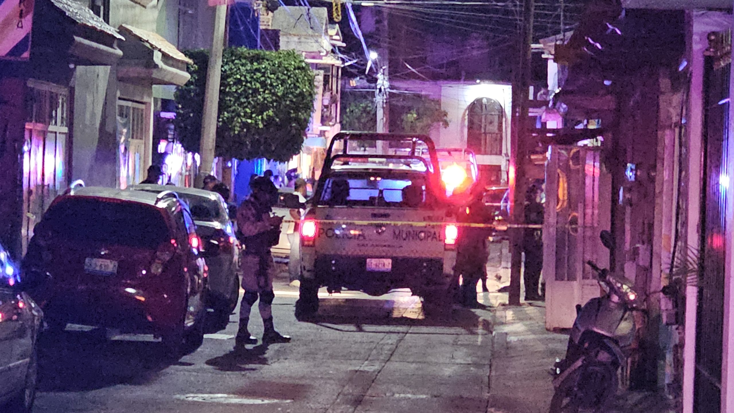 🔴 Hombre es ejecutado por impactos de arma de fuego en la calle Apaseo de la colonia San Isidro #Salamanca