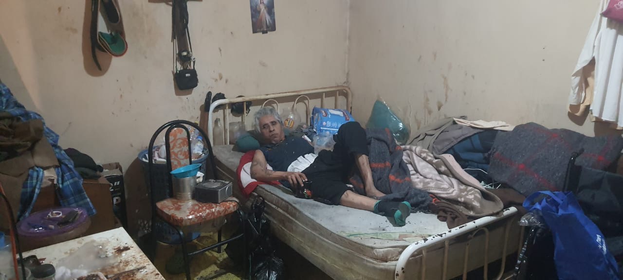 🚨Adulto mayor permanece abandonado y postrado tras fractura de cadera; denuncian omisión de DIF y Sector Salud