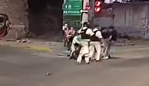Autoridades detienen a sujeto que golpeó a un agente de tránsito en la zona Centro de #Salamanca