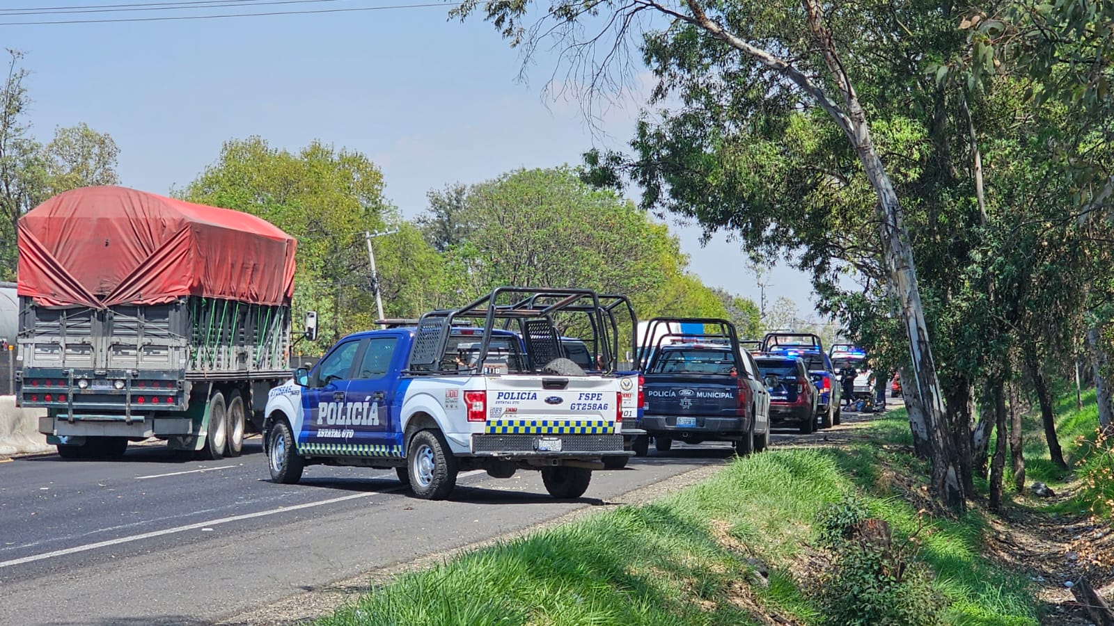 Hombre es asesinado a balazos sobre la carretera federal #45 en #Salamanca