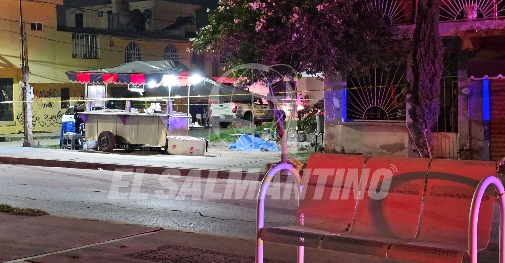 🔴 Asesinan a mujer en puesto de tacos de la calle Comunicación Norte en #Salamanca