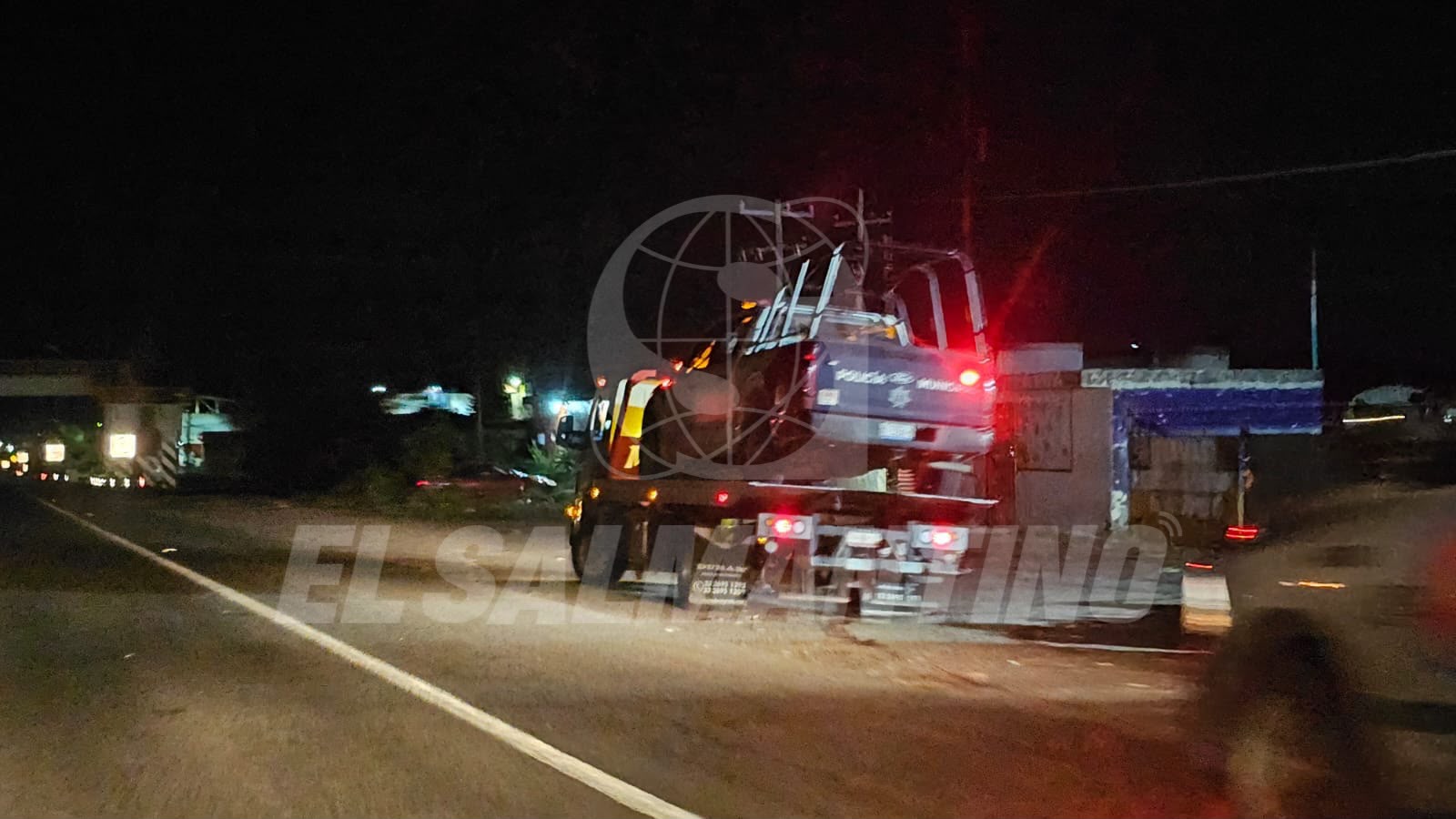 Persecución y enfrentamiento entre fuerzas de seguridad y civiles armados deja un civil lesionado como daño colateral y daños a dos patrullas municipales
