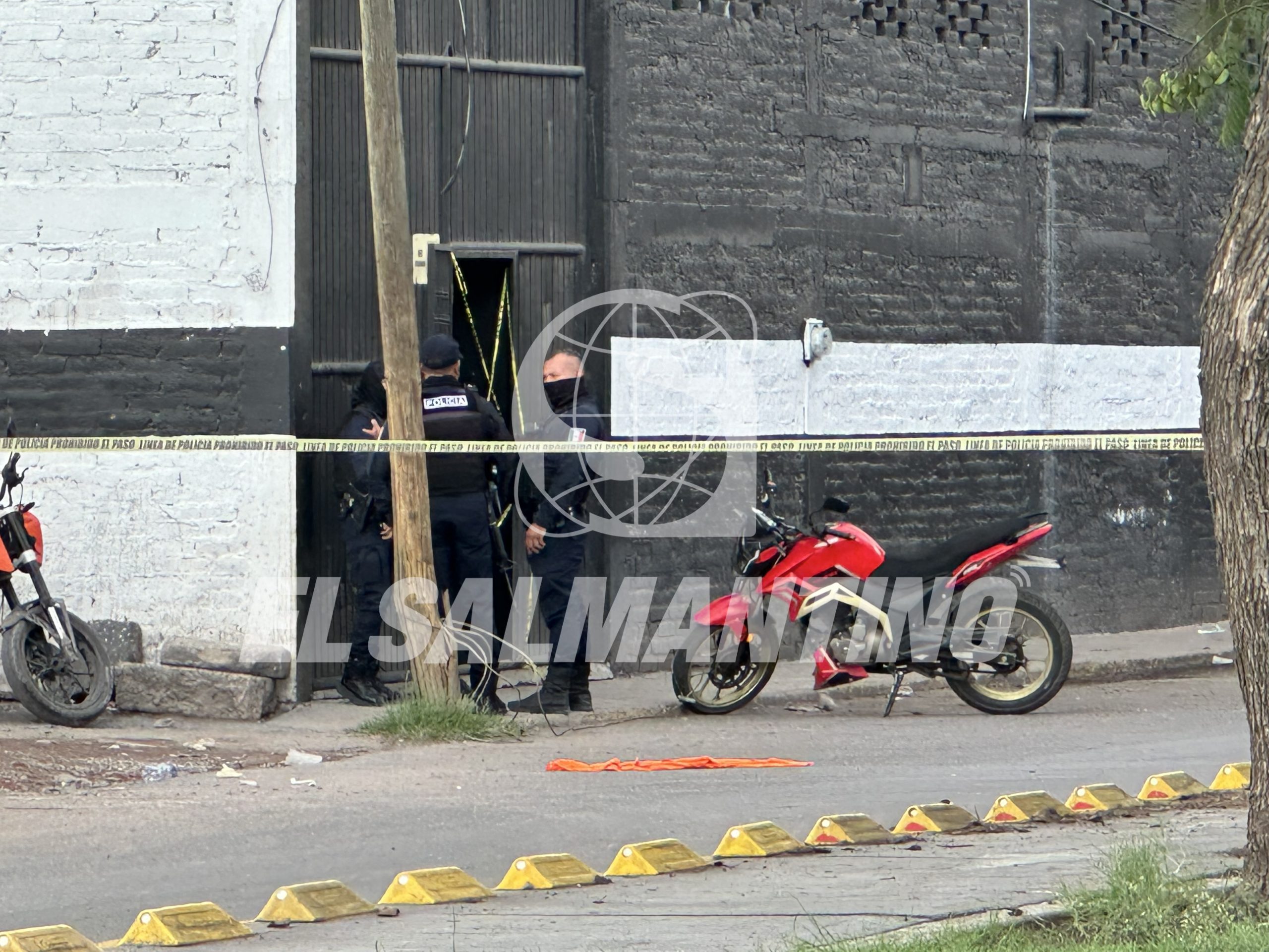 Ataque armado deja dos lesionados y un inmueble incendiado, en la Constelación, #Salamanca