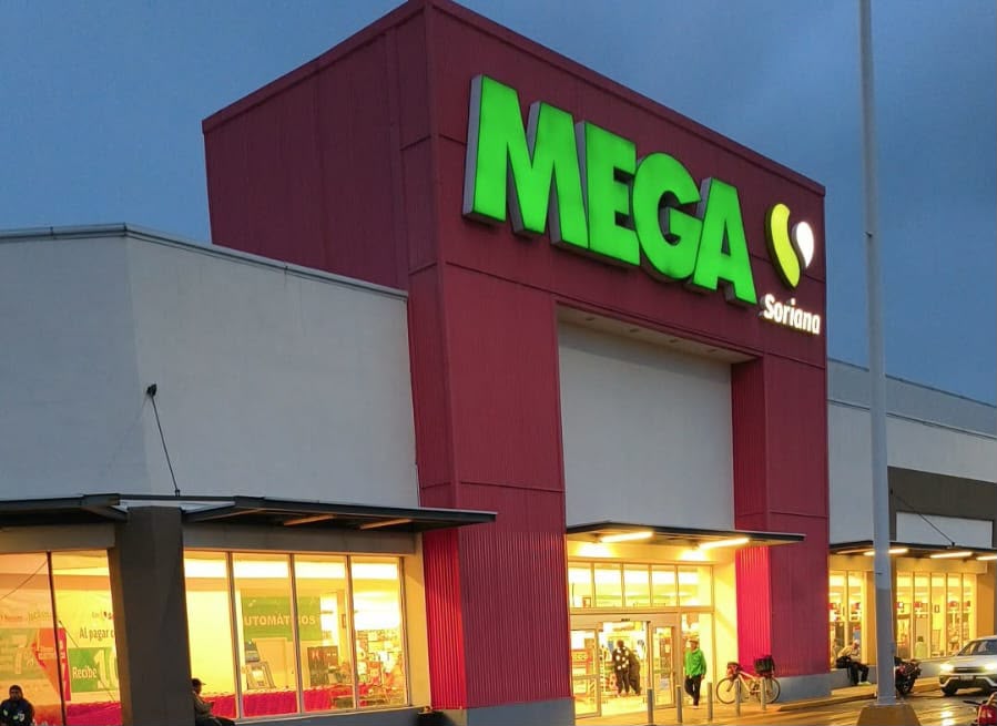 Detienen a dos presuntos extorsionadores en Mega Soriana de #Salamanca