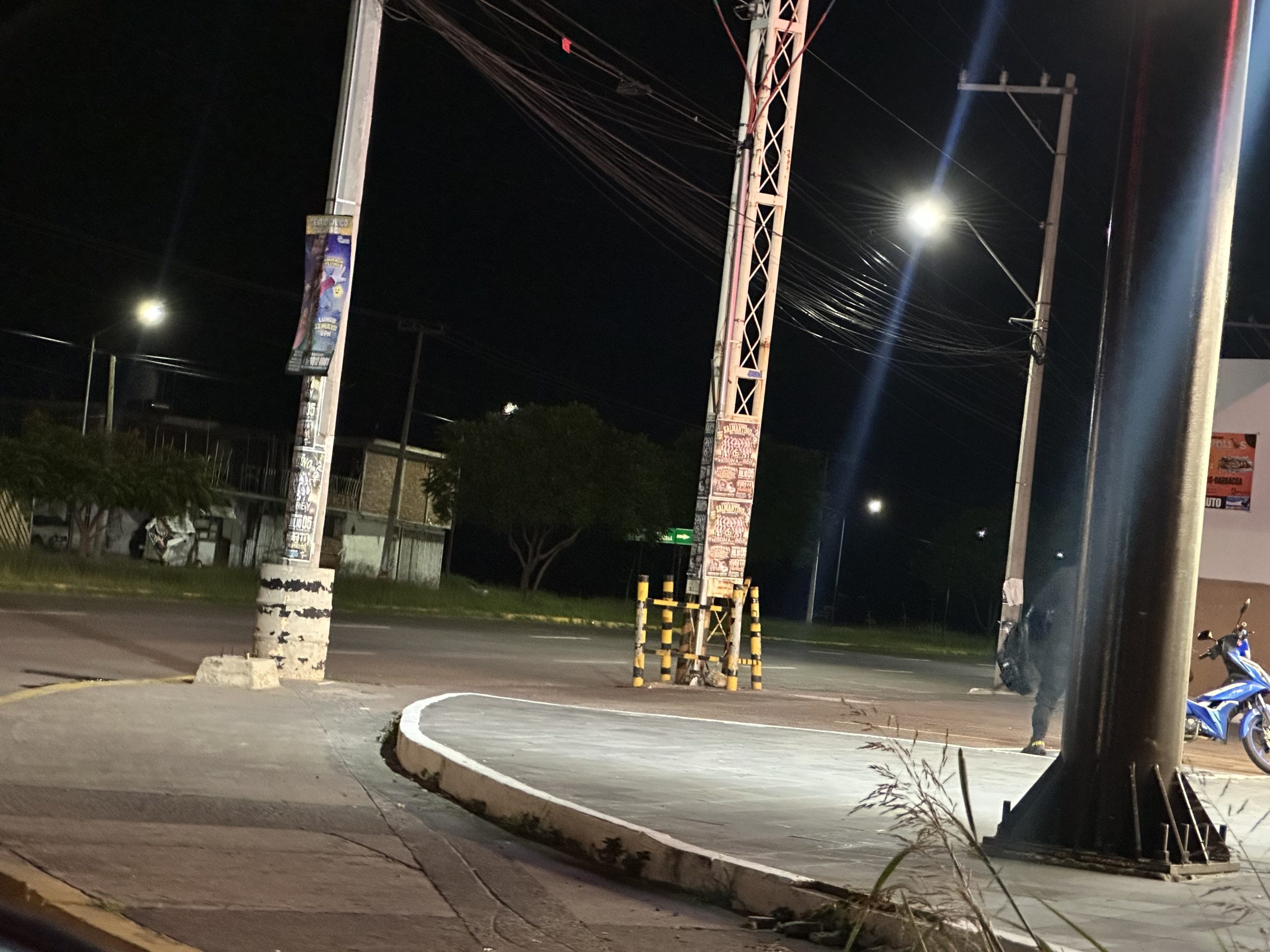 Atacan a balazos a menor de edad en la colonia Francisco Villa,#Salamanca; fue trasladado por sus medios