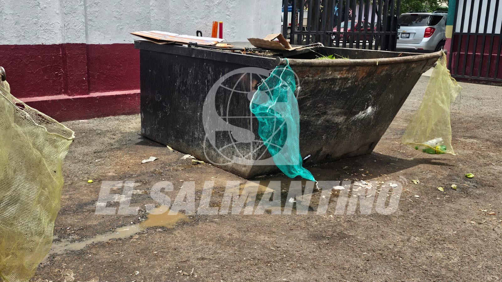 Comerciantes salmantinos piden reemplazar contenedores de basura en el mercado Barahona por problemas de insalubridad