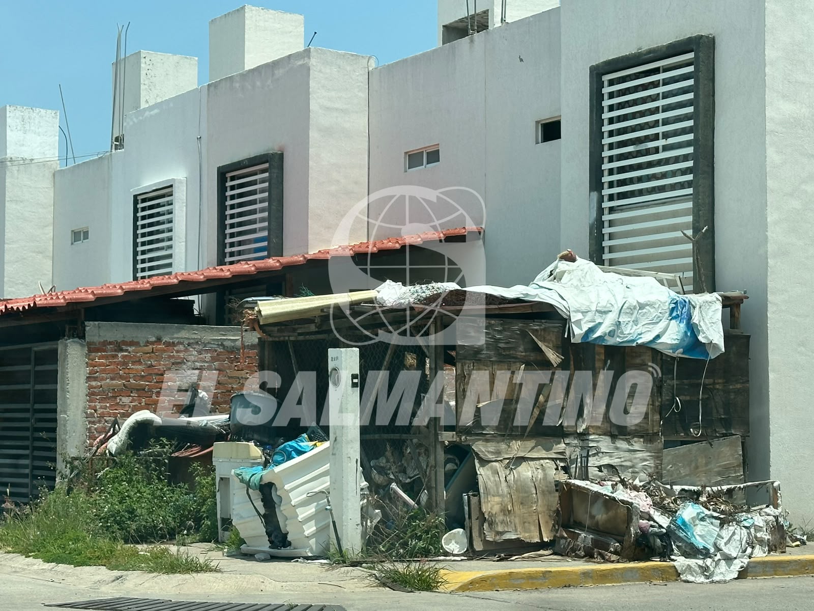 Vecinos de Villas #Salamanca 400 piden a las autoridades intervenir vivienda abandonada por riesgos a la salud y seguridad