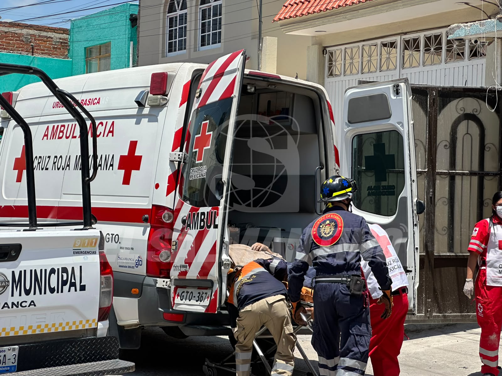 Un hombre, resultó con quemaduras luego de haberse electrocutado en la colonia Los Pinos, en #Salamanca