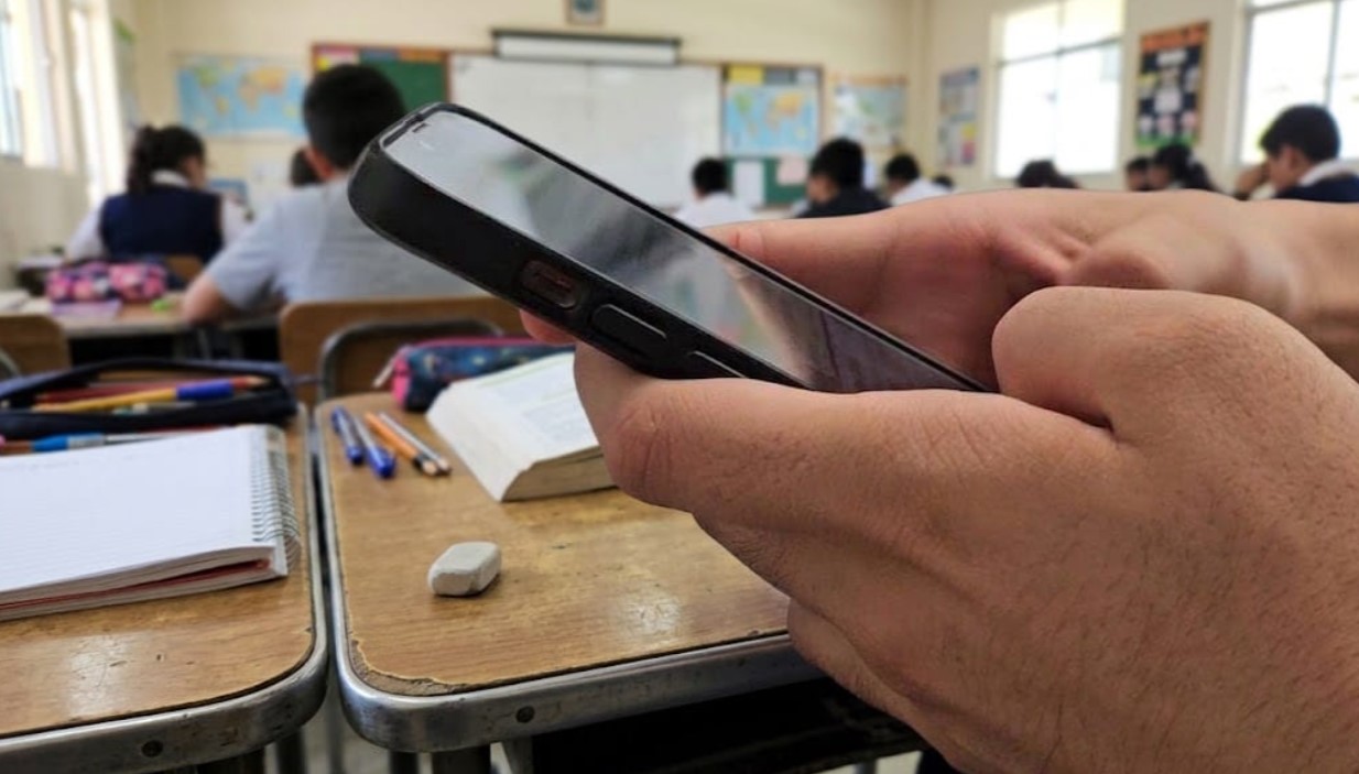 Adiós al celular en las aulas. México regulará su uso en escuelas a partir del 3 de noviembre