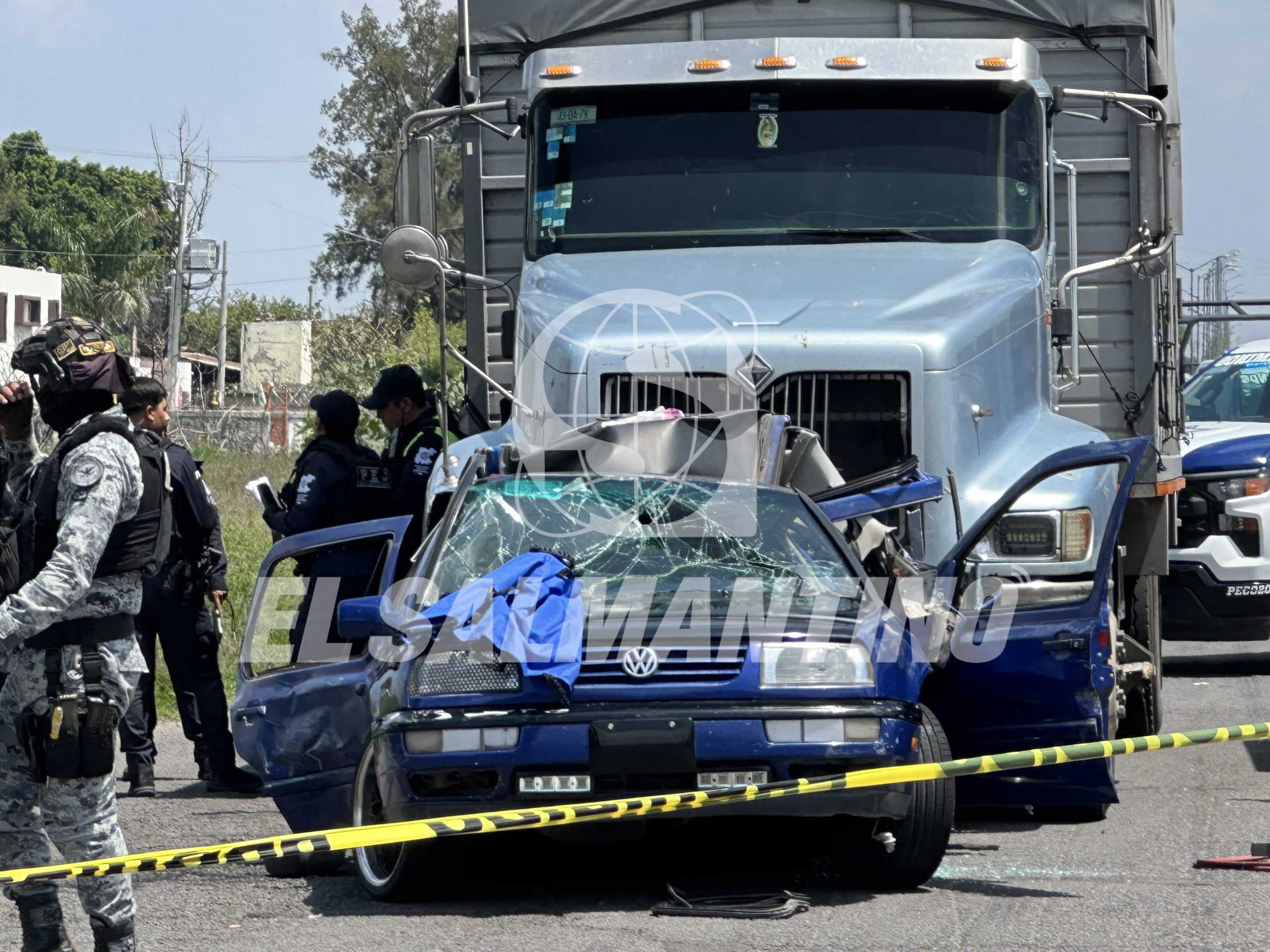 Una niña de 7 años y un hombre pierden la vida, permanecen heridas  4 personas tras accidente vial en carretera Federal #45, en #Salamanca