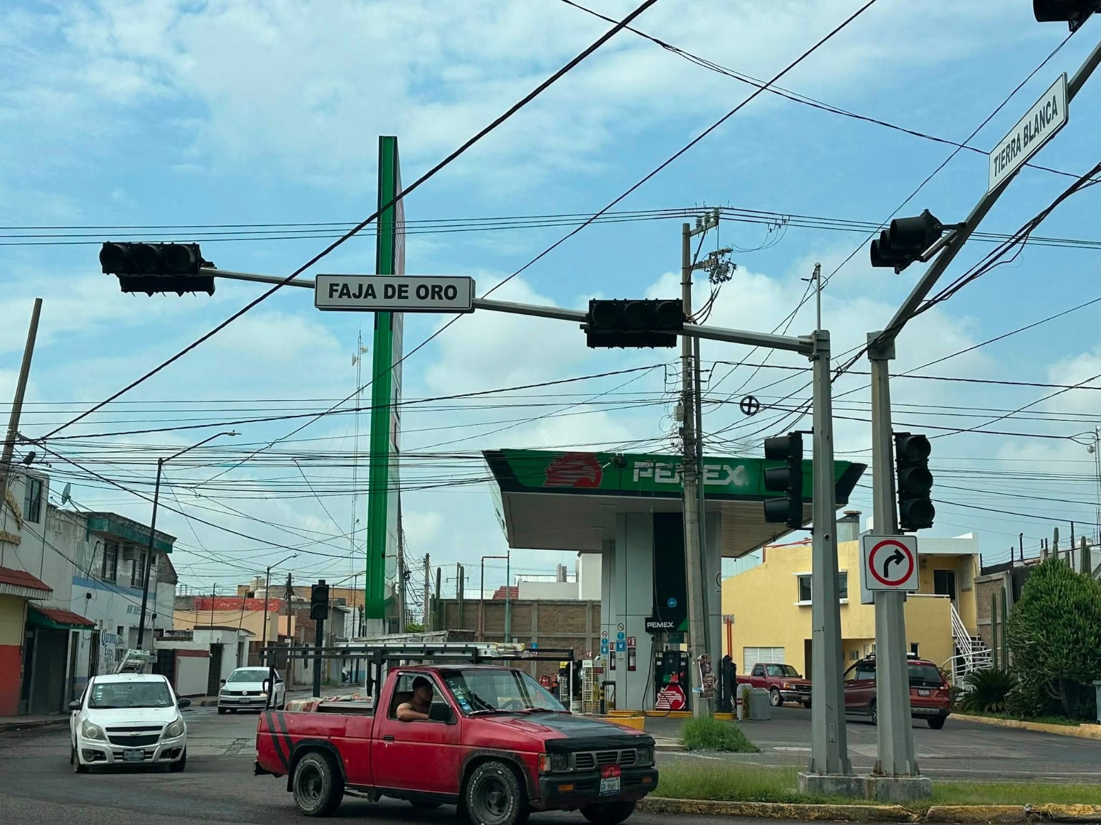 Apagones en #Salamanca dejan sin semáforos a vialidades importantes y sin luz a colonias