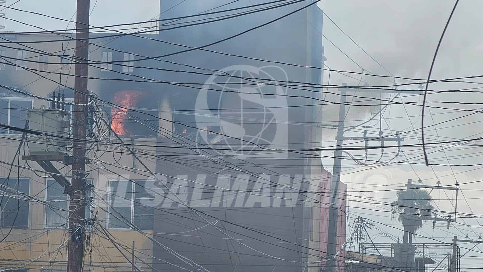 Pintor resulta lesionado tras incendio en inmediaciones del mercado Tomasa Esteves, en #Salamanca