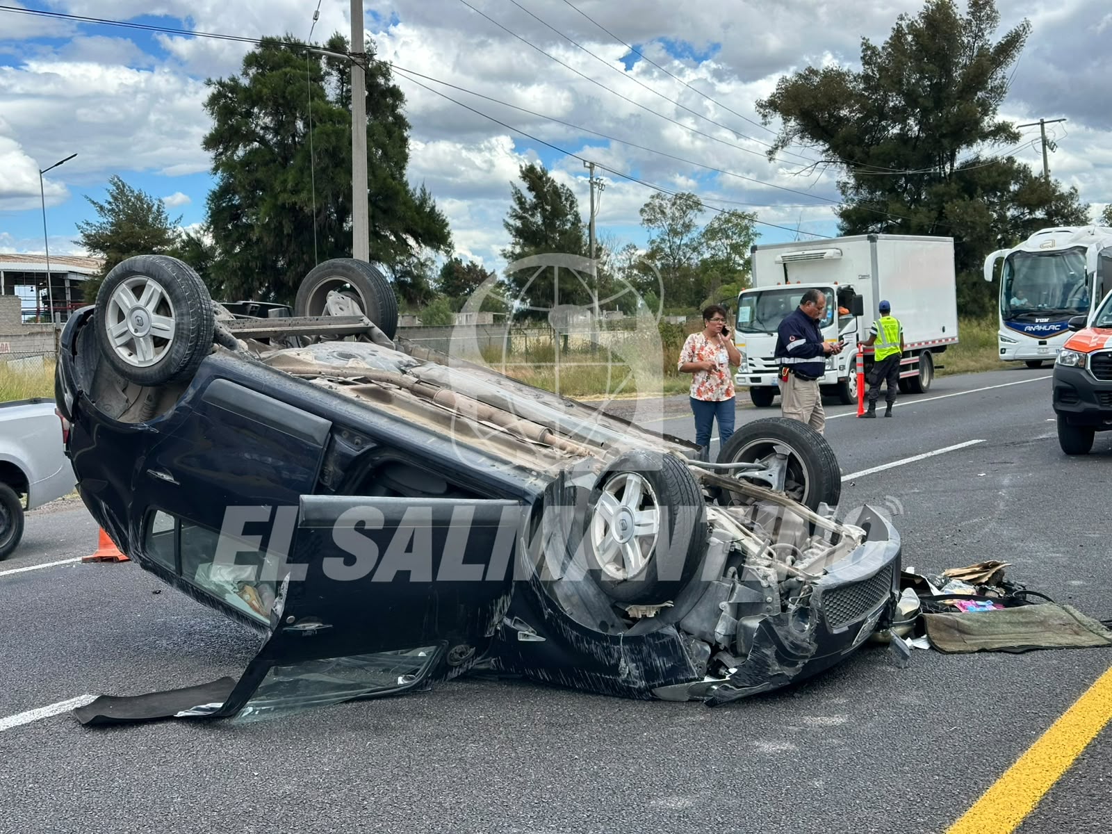 Una mujer resulta lesionada tras volcadura en la carretera Federal #45 Vilagrán-#Salamanca