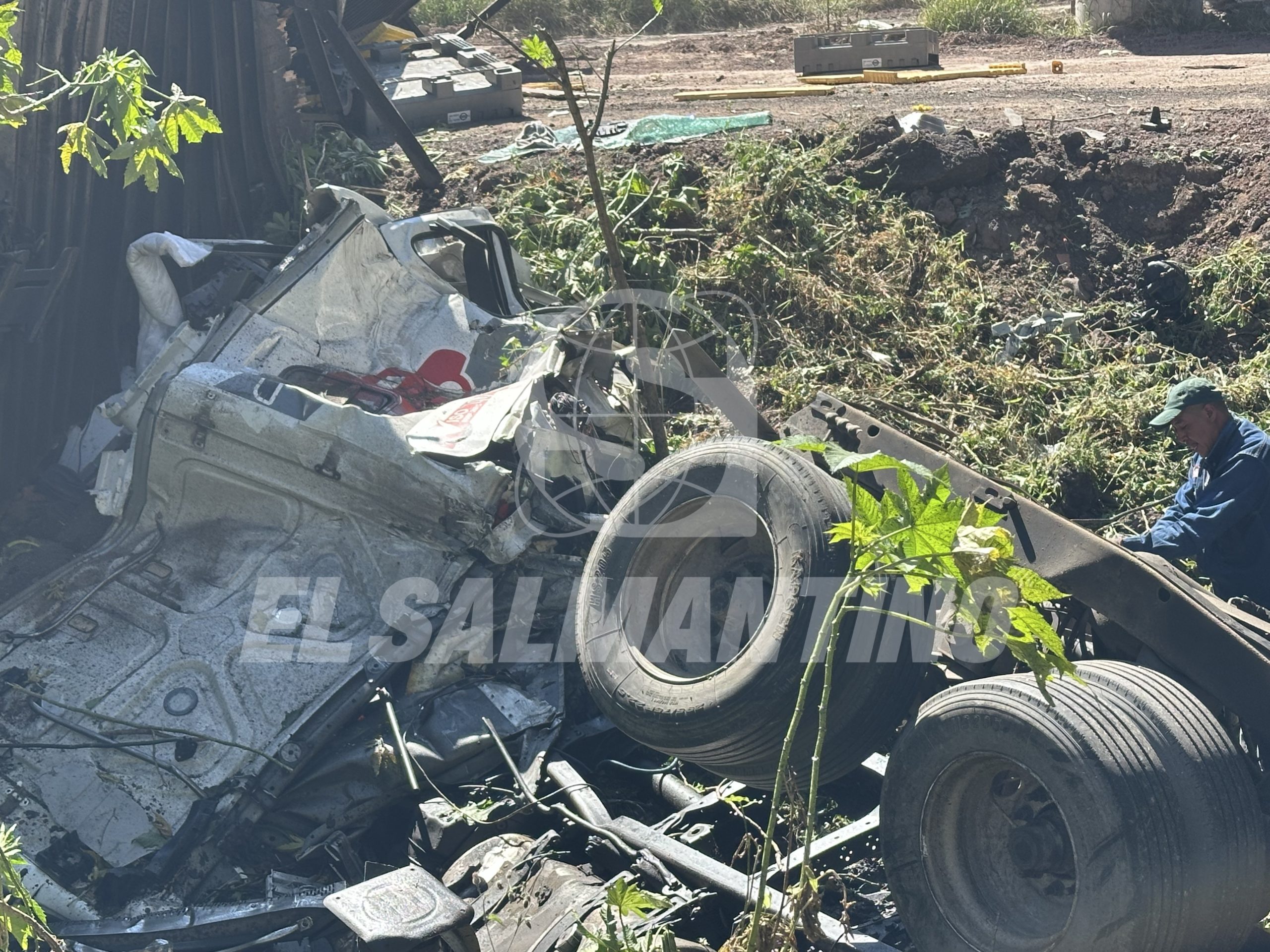 Accidente en El Baúl, #Salamanca deja un hombre lesionado y severos daños materiales