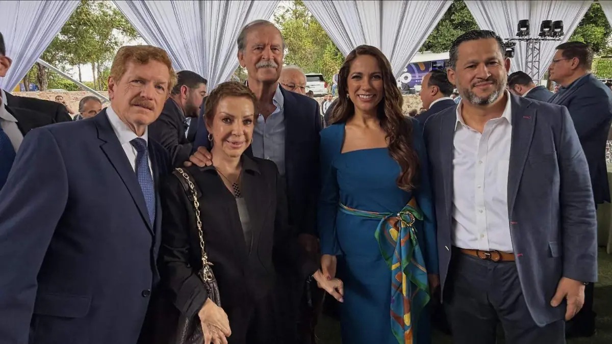 Diego Sinhue reaparece en #Guanajuato y evita responder a señalamientos por su gobierno; diputados cuestionan su silencio