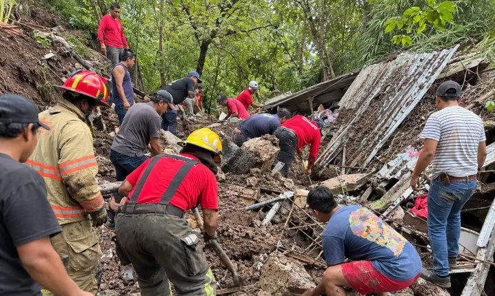 Huracán Simón deja un muerto, viviendas inundadas y daños en 20 municipios de #Guerrero