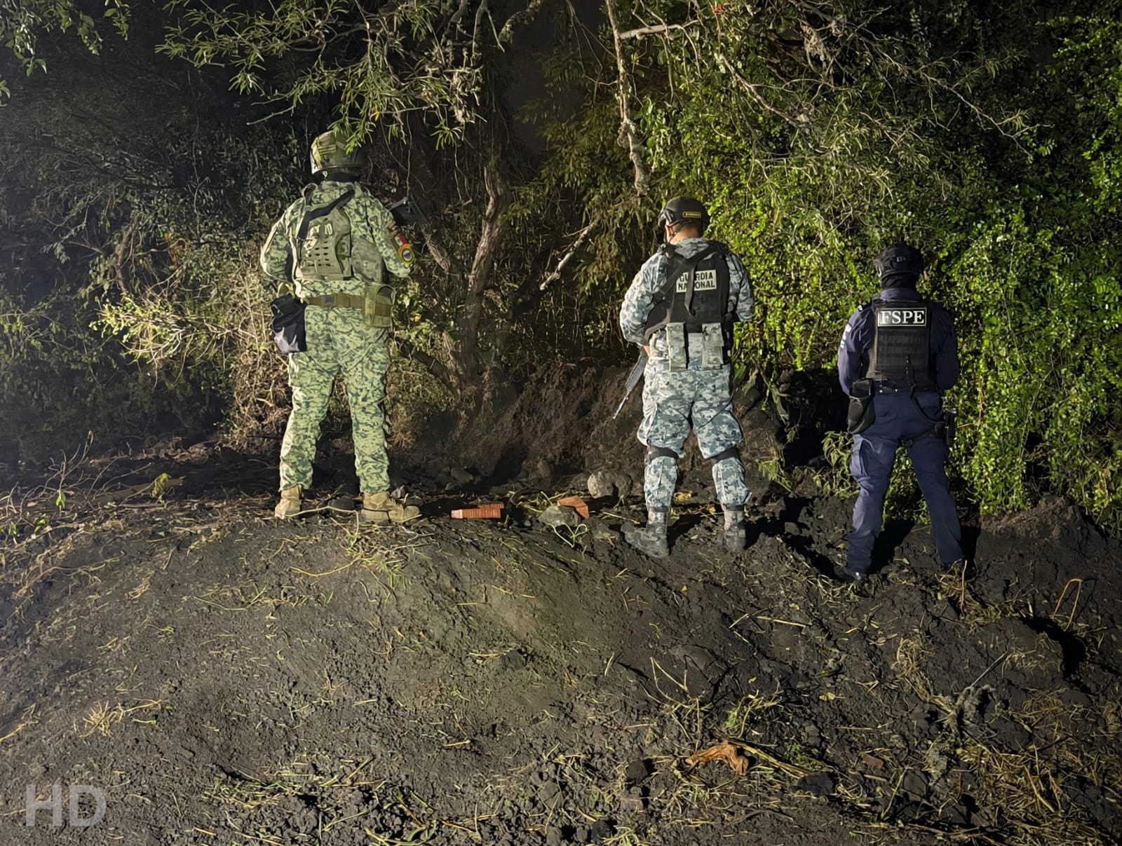 Localizan contenedor con 25 mil litros de diésel y una toma clandestina en #Salamanca
