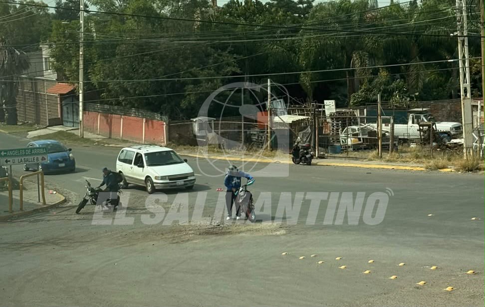 ¡Cuidado! Motociclistas alertan por bache peligroso en San Juan de Razos, #Salamanca. Aseguran haber sufrido accidentes