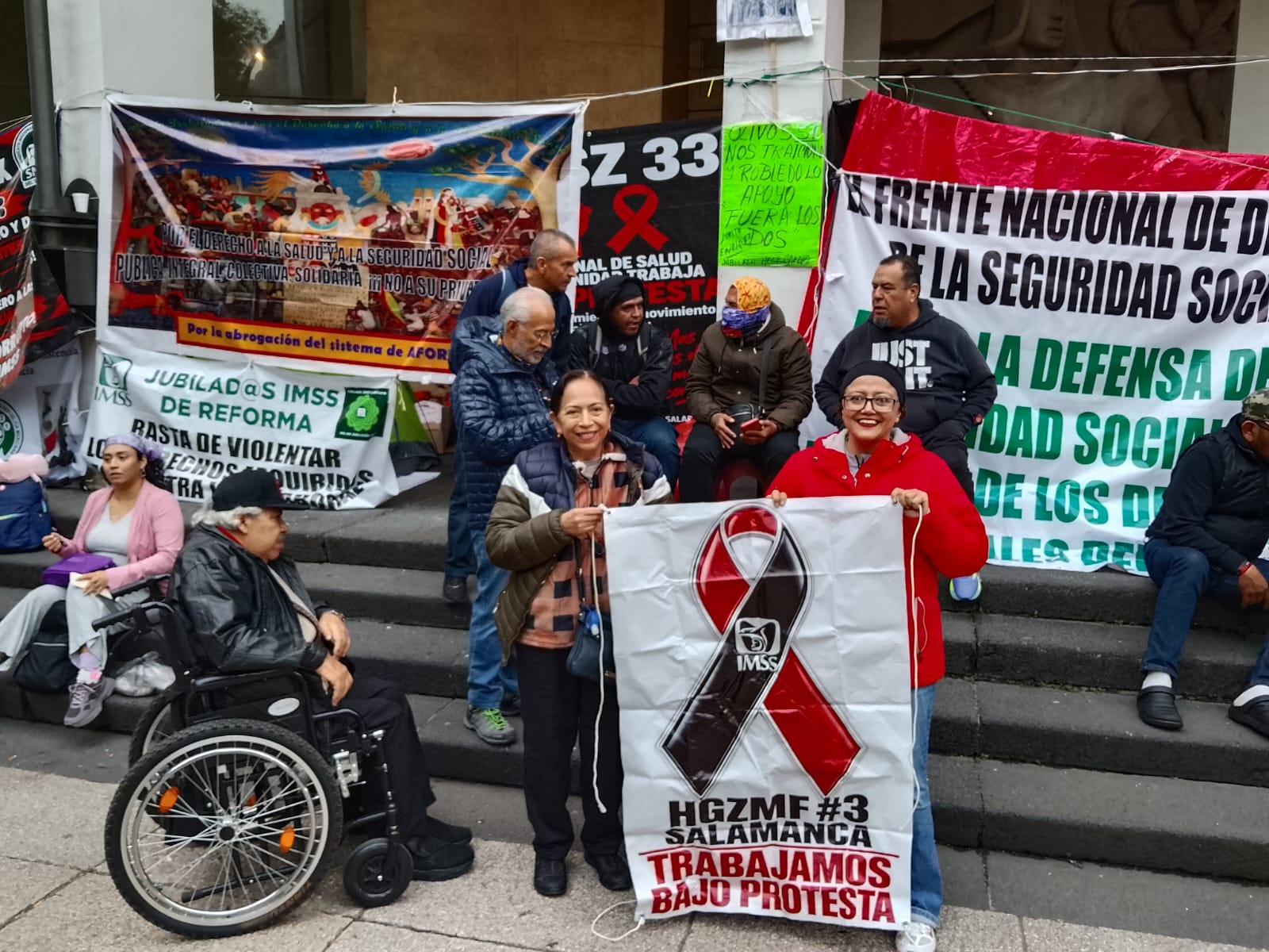 Personal médico del IMSS #Salamanca se suma a megamarcha nacional para exigir la salida de Rafael Olivos